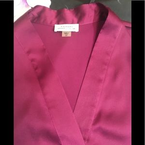 🍍 NWT  Shiny V-Neck Sleeveless Blouse by Tahari ASL size XS